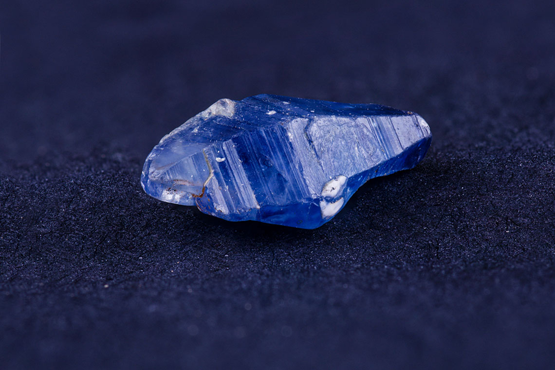 Ý nghĩa của Đá Sapphire xanh dương trong phong thủy?