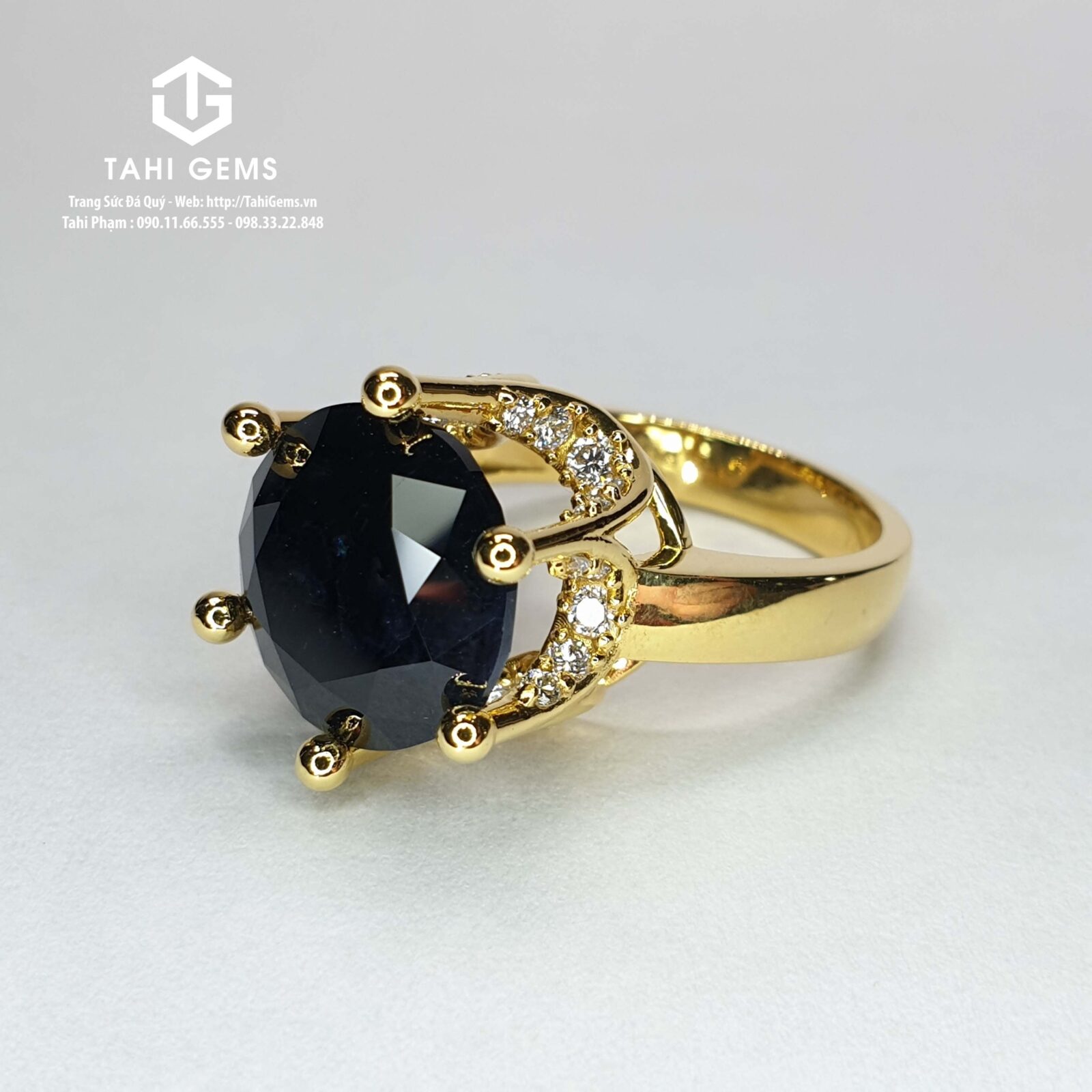 Tại sao đá sapphire lại có màu đen?